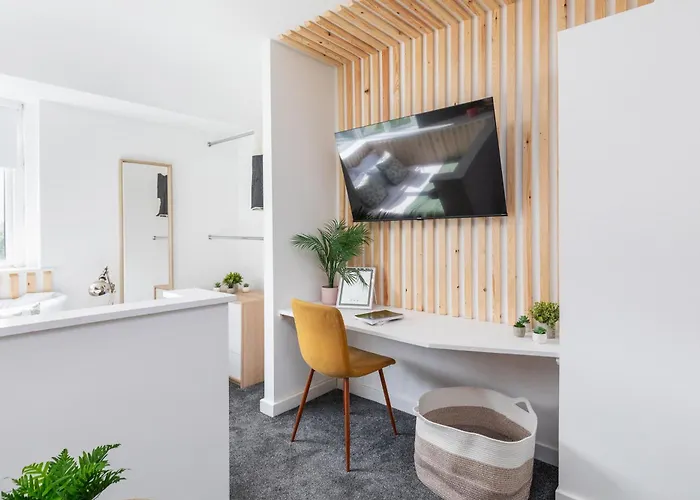 Stylish In * Leeds (West Yorkshire)